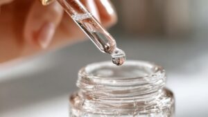 Read more about the article Squalane vs Hyaluronic Acid – What Your Skin Actually Needs