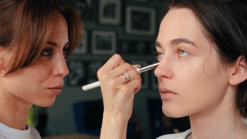 You are currently viewing 10 Tips To Promote Your Local Makeup Studio Online And Offline