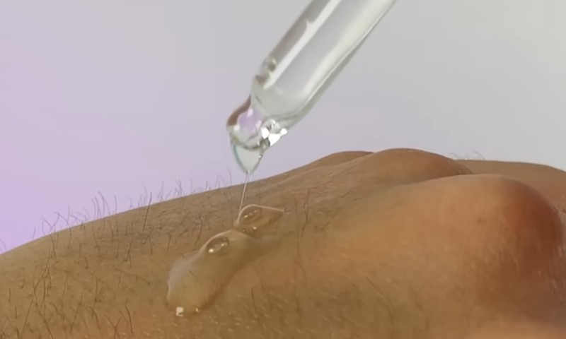 You are currently viewing How to Smooth Dry, Bumpy Skin with Salicylic Acid (Without Overdoing It)