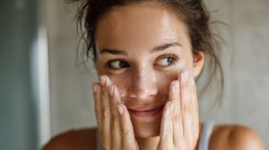 Read more about the article Rise of Waterless Skincare – Why Your Cleanser Might Be 90% Filler