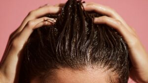 Read more about the article What a Scalp Detox Actually Does (and if you actually need one)